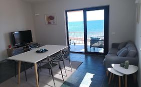 Casa Con Terrazza Fronte Mare